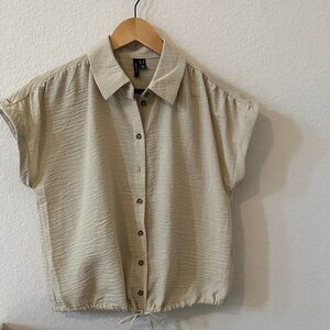 Vero Moda Sz XS Tan Button-Up Short Sleeve Blouse with waist tie